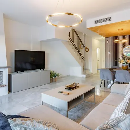 3 Bed Townhouse Close To The Apartment